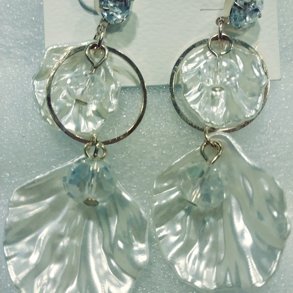 Earrings - Picture 1 of 6